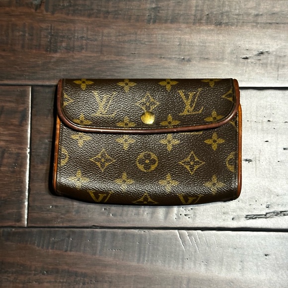 Louis Vuitton Monogram Florentine Pochette Belt Bag